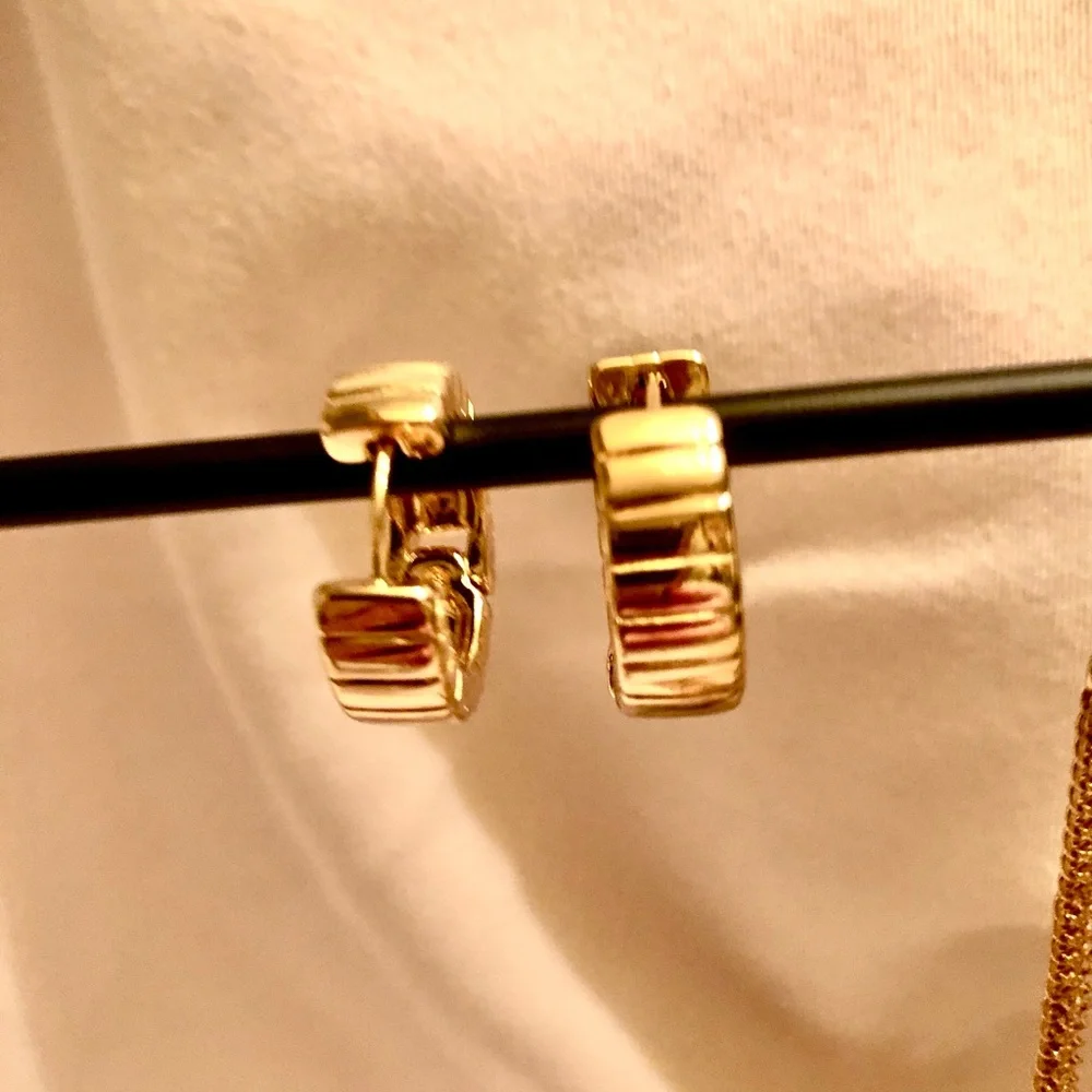 Gold Elegant Jewelry Set - Picture 3 of 7